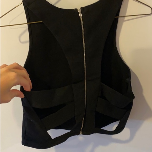 Cute black crop top with cute back design - Picture 2 of 2